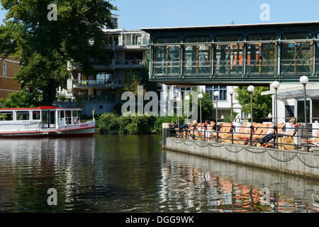 Alster Fluss Dampfer auf dem Osterbekkanal canal, Muehlenkamp Pier, Hamburg, Hamburg, Deutschland Stockfoto