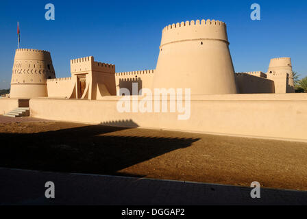 Historischen Adobe Festung Al Khandaq Fort oder Burg, Buraimi, Al Dhahirah Region, Sultanat Oman, Saudi-Arabien, Mittlerer Osten Stockfoto