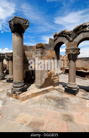 Ruine der Zvartnots, Zwartnots Tempel oder Cathedral of St. Gregory, UNESCO-Weltkulturerbe, Armenien, Asien Stockfoto