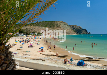 Portugal, der West-Algarve Praia da Luz Strand im Sommer Stockfoto