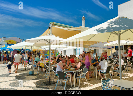 Der West-Algarve, Portugal Straße Restaurant in Praia da Luz resort Stockfoto