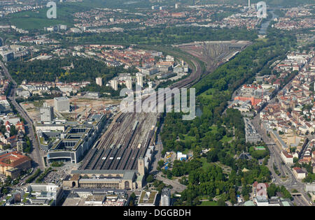 Luftbild, Hauptbahnhof mit Station Tower, der Boden-Wasser-Management-Baustelle und die Bahngleise, die Stockfoto