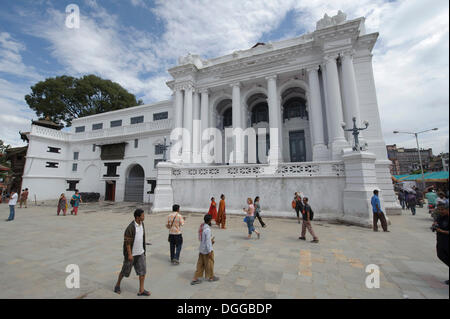 Menschen vor der königlichen Palast Hanuman Dhoka auf Royal Palace Square oder Durbar Square, Kathmandu, Bagmati, Nepal Stockfoto