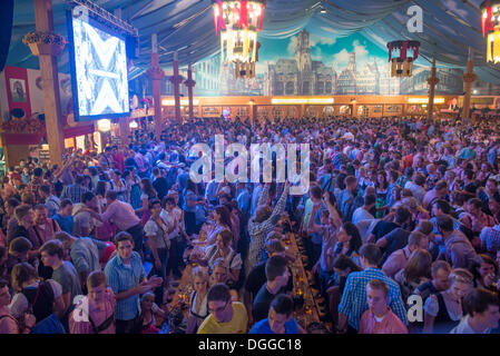 Party im Bierzelt, Cannstatter Wasen Jahrmarkt, Kirmes, Bad Cannstatt, Stuttgart, Baden-Württemberg Stockfoto