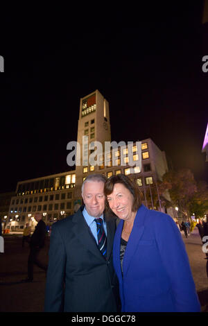Wahl des Oberbürgermeisters in Stuttgart, der neu gewählte Bürgermeister FRITZ KUHN mit seiner Frau Waltraud Ulshoefer vor der Stockfoto