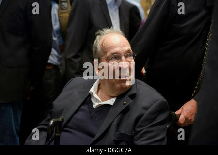 Wahl des Oberbürgermeisters in Stuttgart, Manfred Rommel, CDU, ehemaliger Bürgermeister, im großen Saal des Rathauses, warten auf die Stockfoto