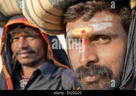 Sabrimala Pilger aus Karnataka Besuch in Mysore auf ihrer Wallfahrt, Indien, Asien Stockfoto