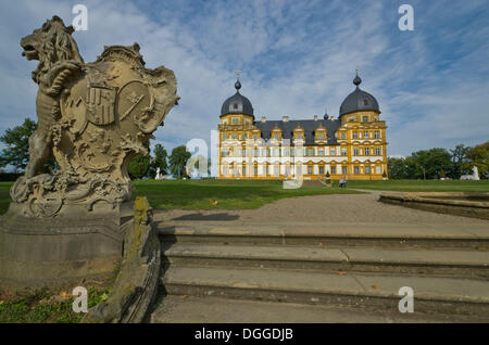 Steinskulpturen vor Schloss Seehof Palace, Memmelsdorf, Bayern Stockfoto