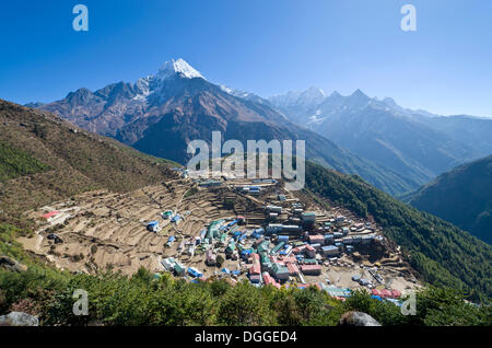 Namche Bazar (3,440 m), der Ausgangspunkt für trekking und Bergsteigen in Solo Khumbu-Region, Namche Bazar, Solukhumbu Bezirk Stockfoto