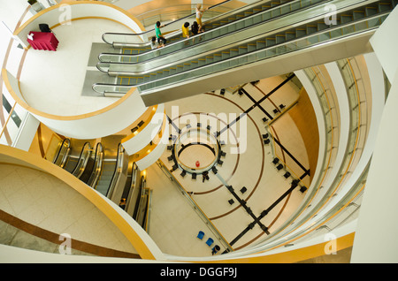 Rolltreppen der modernen Gebäude in Bangkok, Thailand. Stockfoto