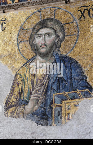 Christus Pantokrator, Bild von Jesus Christus, Deesis Mosaik in der südlichen Galerie, Hagia Sophia, Ayasofya, Innenansicht Stockfoto