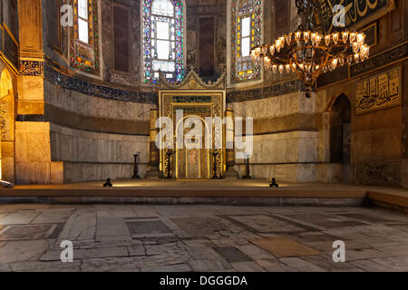 Innenansicht, islamische Gebetsnische Mihrab, für muslimische Ritualgebet, Hagia Sophia, Ayasofya, UNESCO-Weltkulturerbe Stockfoto