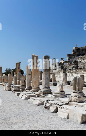 Säulen-Gasse in der Markt-Basilika in Ephesus, Ephesos, Efes, Izmir, Türkische Ägäis, West-Türkei, Türkei, Asien Stockfoto