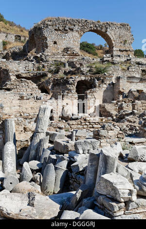 Ruinen und Ausgrabungen in der antiken Stadt Ephesus, UNESCO-Weltkulturerbe, Ephesus, Ephesos, Efes, Izmir, Türkische Ägäis Stockfoto