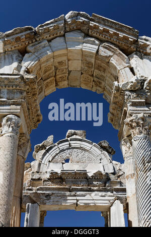 Tetrapylon oder Propylon an die antiken Ausgrabungsstätten von Aphrodisias, Geyre, Karacasu, Aydin, West-Türkei, Türkei, Asien Stockfoto