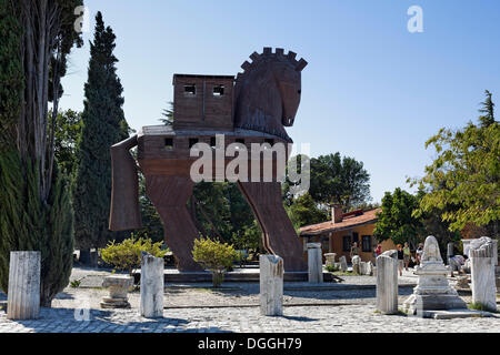 Replik eines Trojanischen Pferdes am Eingang in die antike Stadt Troja, Truva, UNESCO-Weltkulturerbe, Canakkale, Çanakkale Stockfoto