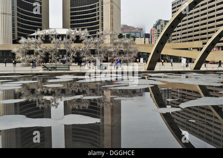 Ai Weiweis für immer Fahrräder, Nathan Phillips Square in Toronto Stockfoto