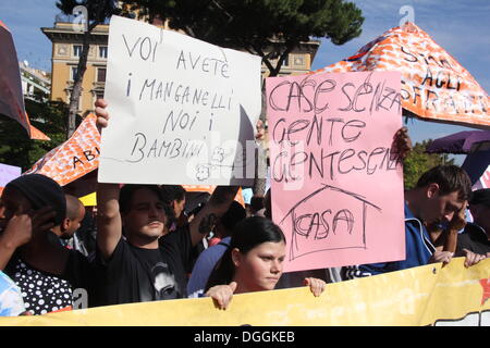 Rom, Italien. 19. Oktober 2013 Demonstranten am Anti Regierung Sparmaßnahmen Rallye in Rom, Italien © Gari Wyn Williams/Alamy Live N Stockfoto