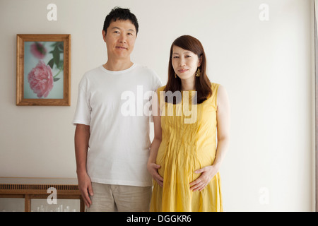 Schwangere Frau mit Mann, Porträt Stockfoto