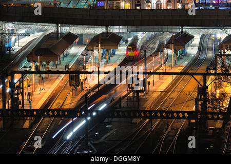 Verlassen Ediburgh Waverley Bahnhof Stockfoto