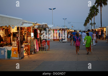 Hippie-Markt in der Nacht, Conil De La Frontera Stockfoto