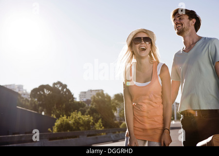 Junge Paare, die Spaß Stockfoto