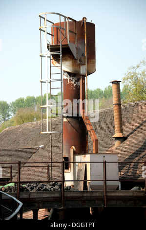 Rostigen Stahl Schornstein auf Forge Gießerei Funkenfänger Stockfoto