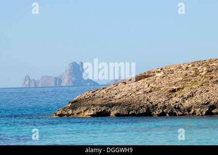 Blick auf Es Vedra vom Ses Illetes Strand, Formentera Stockfoto