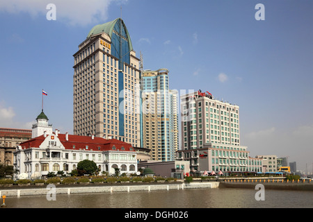 Gebäude am Fluss Huangpu in Shanghai, China Stockfoto