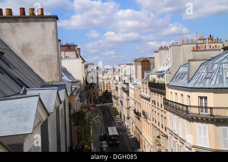 Paris Frankreich, 9. Arrondissement, Rue la Bruyere, Dächer, historische Haussmann Eigentumswohnung, Wohnanlage, Wohnung, Wohnungen, Wohnung, Gebäude, Gebäude, Chimne Stockfoto