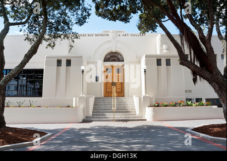 Napier, Neuseeland. Die Art-deco-Hawke Bay Museum and Art Gallery, Herschell Straße, nach dem Erdbeben von 1931 gebaut. Stockfoto