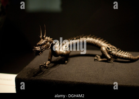 Gegliederte Modell Drache, unterzeichnet durch meine? Kinn Kiyoharu. Aus Japan, 18. / 19. Jahrhundert n. Chr. "Schätze der Kulturen der Welt" Stockfoto