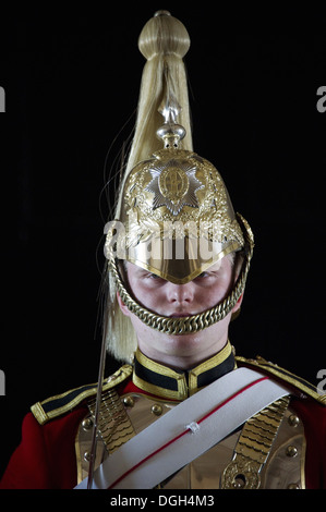 Household Cavalry montiert Trooper in zeremoniellen Uniform, Horse Guards, City of Westminster, London, England, april Stockfoto