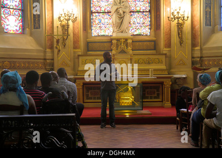 Paris France,9. Arrondissement,Place d'Estienne d'Orves,Église de la Sainte-Trinité,katholisch,Kirche,innen,Schwarze Männer männlich,Erwachsene,Erwachsene,w Stockfoto