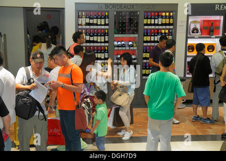 Paris Frankreich,Europa,Französisch,9. Arrondissement,Boulevard Haussmann,Galerien Lafayette,Kaufhaus,Shopping Shopper Shopper Shopper Shops Market Mark Stockfoto