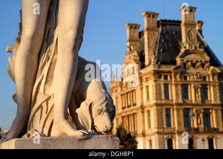 Paris Frankreich,1. Arrondissement,Tuileries Garden,Jardin des Tuileries,Park,Nymphe,Louis Auguste Leveque,Louvre Kunstmuseum,Musée du Louvre Palace,Hund,ou Stockfoto