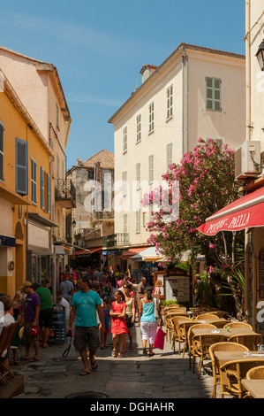 Gasse in Calvi, Nord Korsika, Frankreich Stockfoto