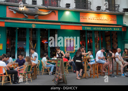 Paris Frankreich, 9. Arrondissement, Boulevard Montmartre, die Bar, Restaurant Restaurants Essen Essen Essen Café Cafés, Küche, Essen, Café, Tische, Stühle, Kunden, a Stockfoto