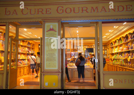 Paris Frankreich,18. Arrondissement,Montmatre,Rue de Steinkerque,Shopping Shopper Shopper shoppen shoppen shoppen shoppen shoppen Markt Märkte Marktplatz kaufen verkaufen,Retail st Stockfoto