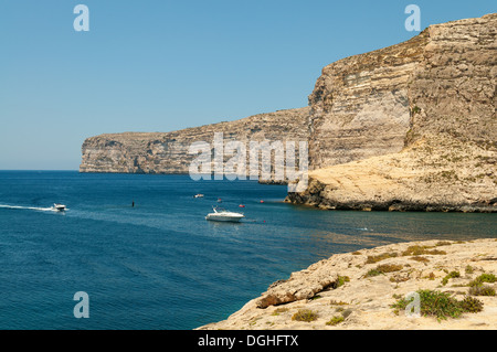 Klippen an der Xlendi Bay, Gozo, Malta Stockfoto