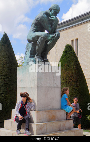 Paris Frankreich,7. Arrondissement,Musée Rodin,Rodin Museum,Garten,Grundstück,der Denker,Kunstskulptur,asiatischer Erwachsener,Erwachsene,weibliche Frau,Frankreich13081807 Stockfoto