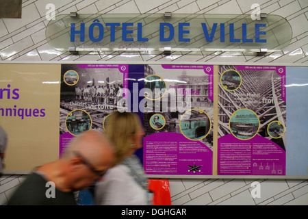 Paris Frankreich,Europa,Französisch,4. Arrondissement,Hotel de Ville Metro Station Line 1,U-Bahn,Zug,öffentliche Verkehrsmittel,Bahnsteig,Ausstellungsausstellung colle Stockfoto