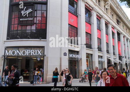 Paris Frankreich,8. Arrondissement,Avenue des Champs Élysées,Monoprix,Vorderseite,Eingang,Virgin Megastore,Shopping Shopper Shopper Shoppen Geschäfte Marktmärkte Stockfoto