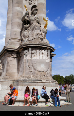 Paris Frankreich,seine River,Pont Alexandre III,Brücke,Statue,Denkmal,Frankreich130819054 Stockfoto