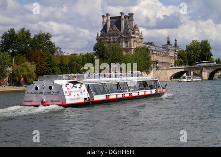 Paris Frankreich, seine, La Rive Gauche, Left Bank, Berge de seine, Hôtel de Ville, Stadtverwaltung, Gebäude, Bateau Mouche, Kreuzfahrtboot, Frankreich13 Stockfoto