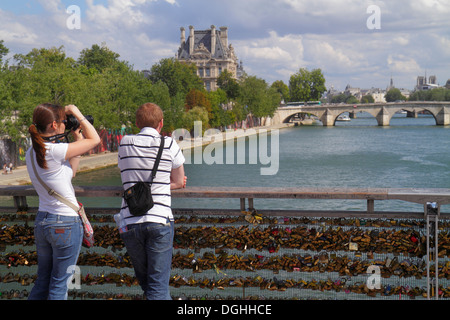 Paris Frankreich, seine, La Rive Gauche, Left Bank, Berge de seine, Hôtel de Ville, Stadtverwaltung, Gebäude, Passerelle Léopold-Sédar-Senghor f Stockfoto