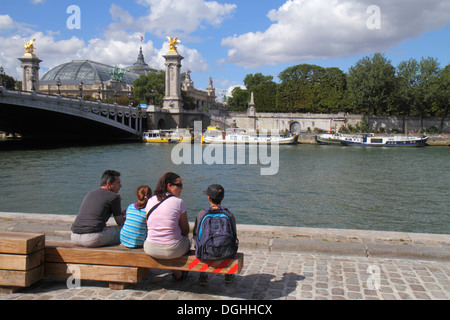 Paris Frankreich, seine, La Rive Gauche, Left Bank, Berge de seine, Pont Alexandre III, Brücke, galerien nationales du Grand Palais, Grand Palais National Stockfoto