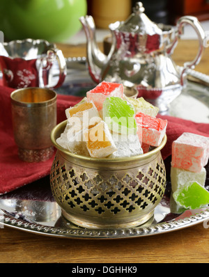 Turkish Delight Dessert (Rahat Lokum) verschiedene Farben Stockfoto