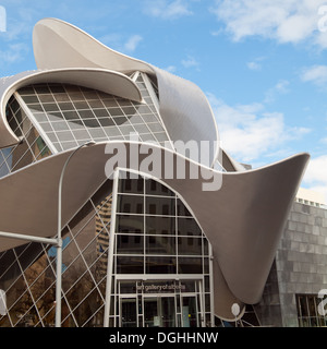 Ein Blick auf beeindruckende Art Gallery of Alberta (AGA) bei 2 Sir Winston Churchill Square in der Innenstadt von Edmonton, Alberta, Kanada. Stockfoto