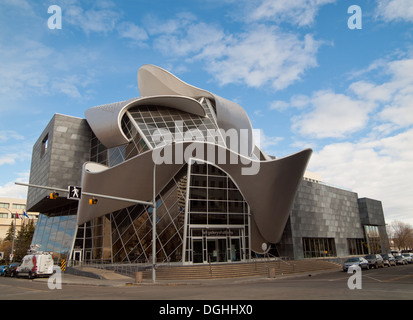 Ein Blick auf beeindruckende Art Gallery of Alberta (AGA) bei 2 Sir Winston Churchill Square in der Innenstadt von Edmonton, Alberta, Kanada. Stockfoto